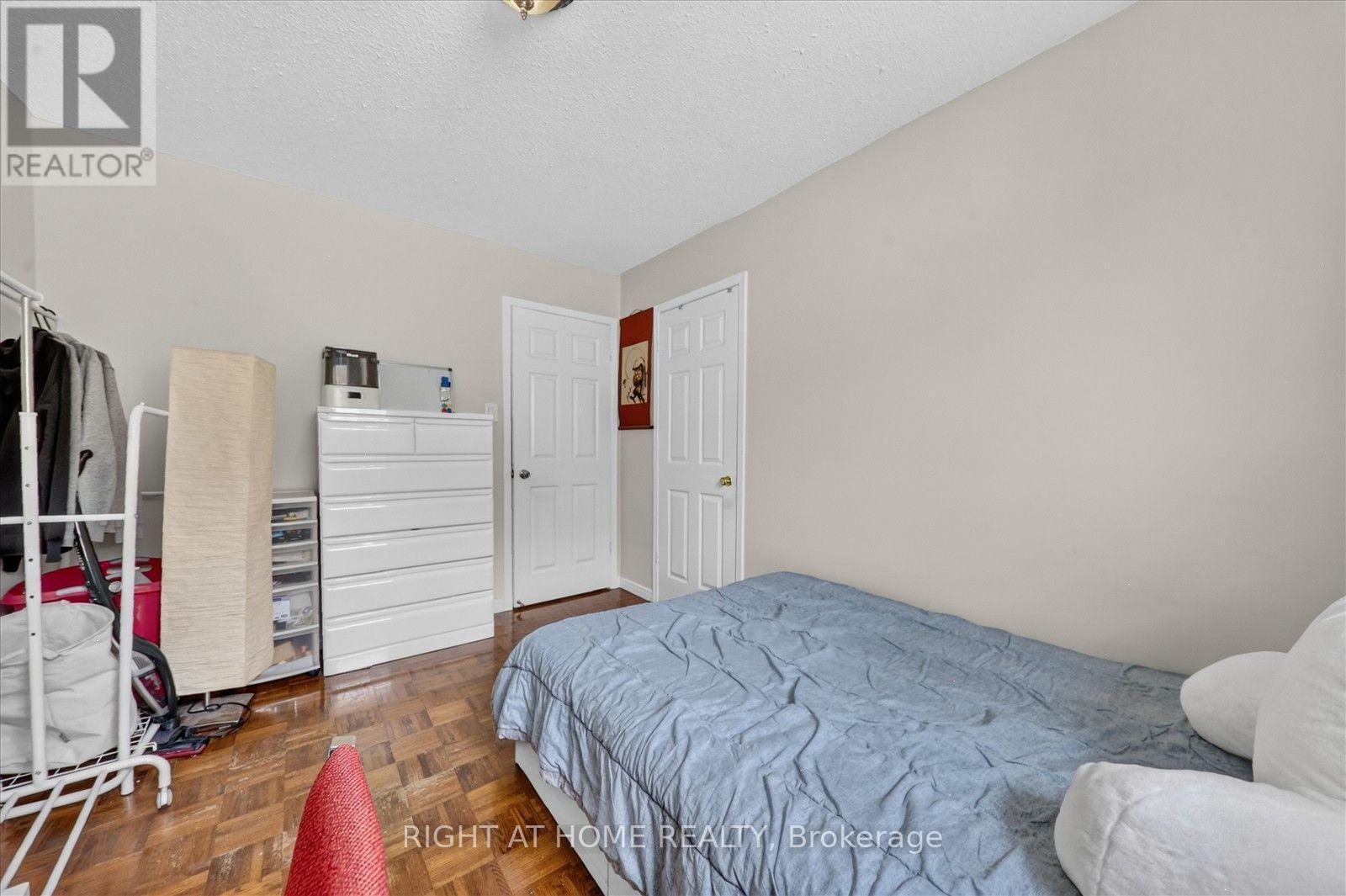 531 Wallenberg Crescent, Mississauga, ON - Indoor Photo Showing Bedroom