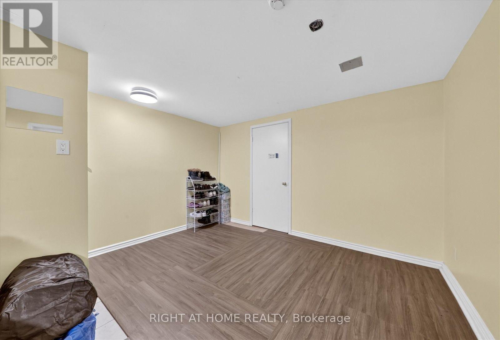 531 Wallenberg Crescent, Mississauga, ON - Indoor Photo Showing Other Room