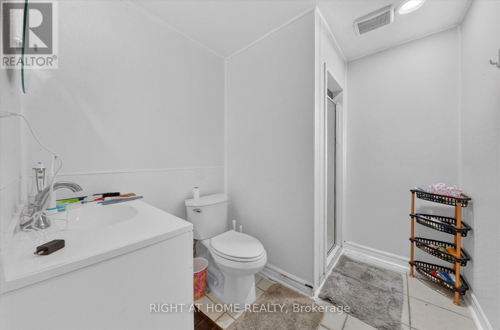 531 Wallenberg Crescent, Mississauga, ON - Indoor Photo Showing Bathroom