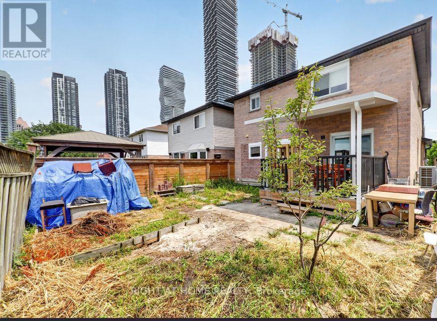 531 Wallenberg Crescent, Mississauga, ON - Outdoor