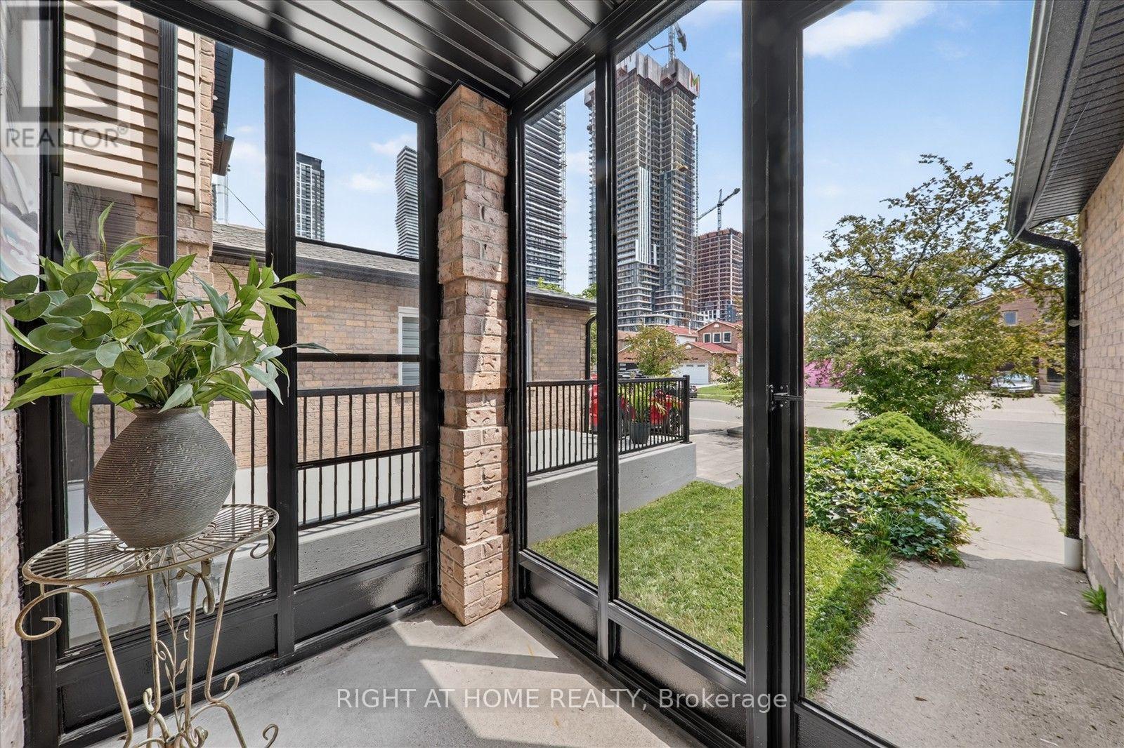 531 Wallenberg Crescent, Mississauga, ON - Outdoor