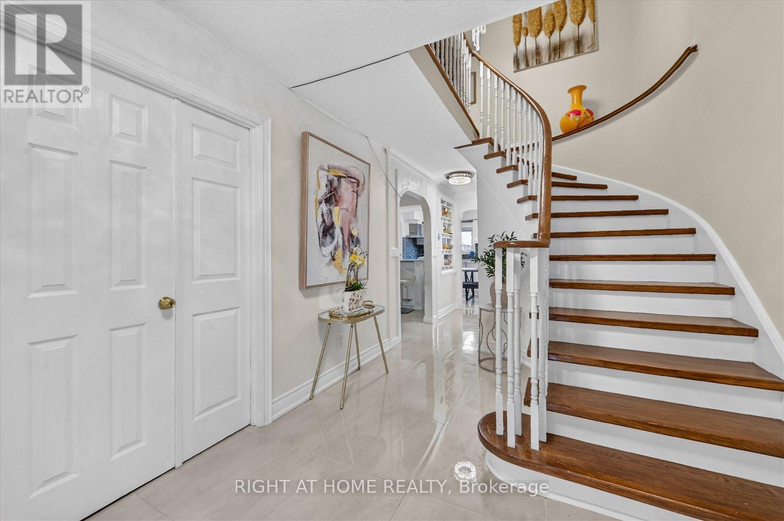 531 Wallenberg Crescent, Mississauga, ON - Indoor Photo Showing Other Room