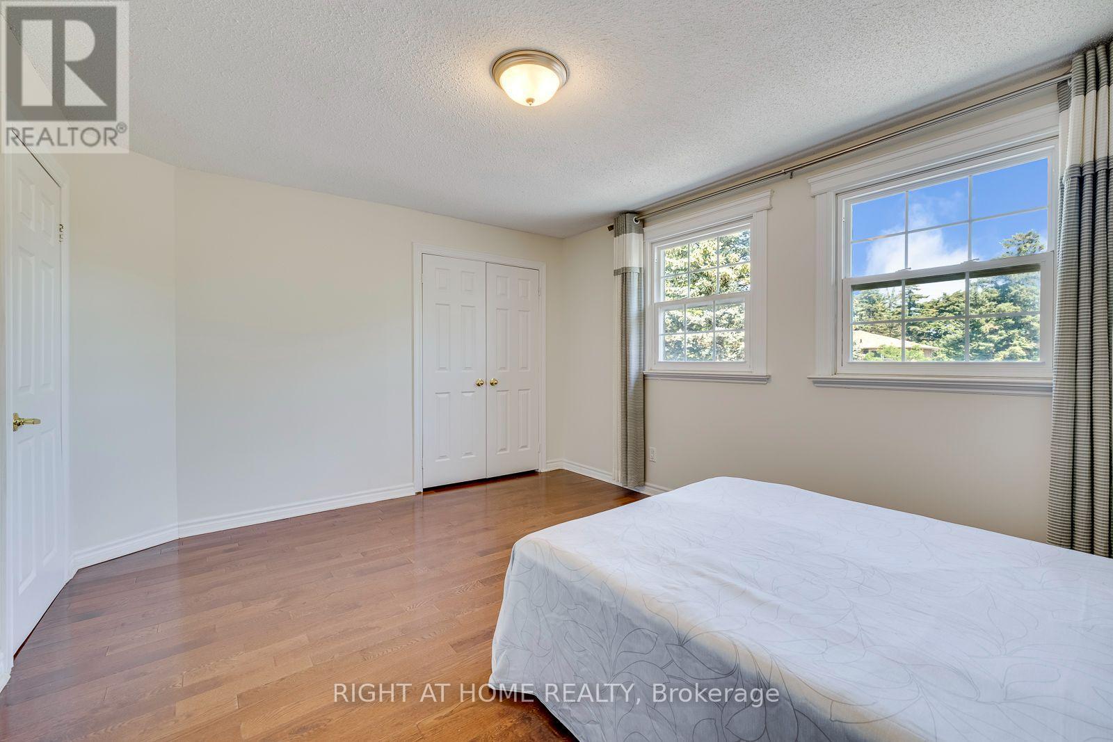 1025 Vanier Drive, Mississauga, ON - Indoor Photo Showing Bedroom