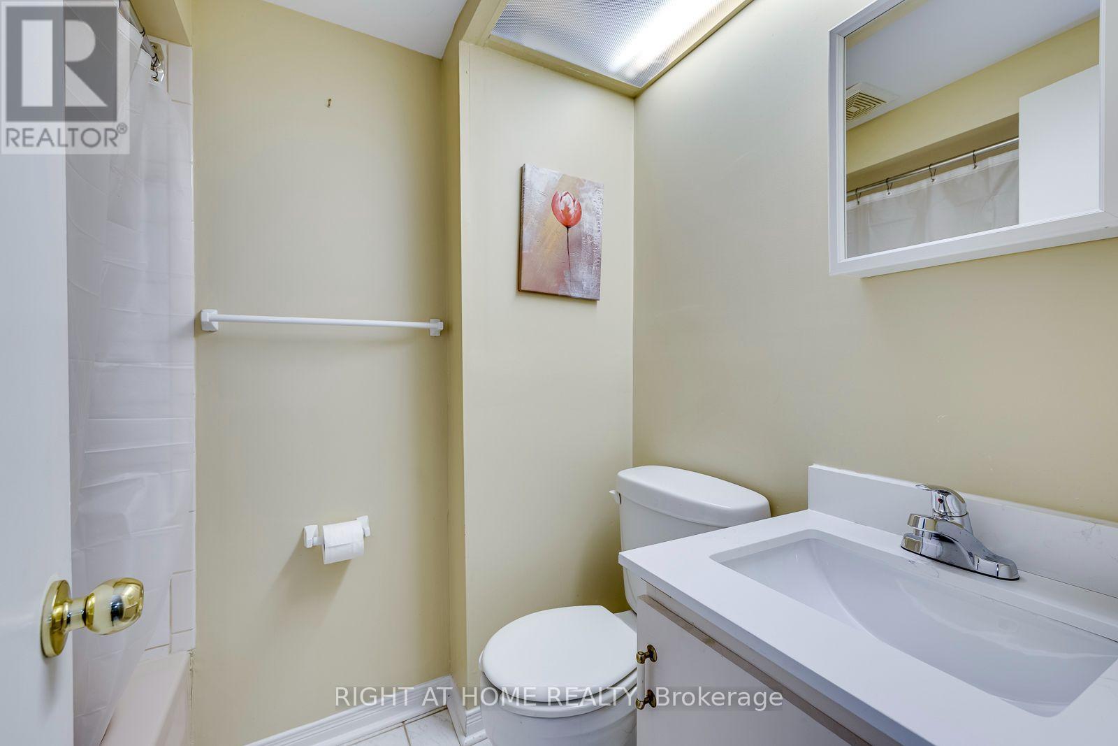 1025 Vanier Drive, Mississauga, ON - Indoor Photo Showing Bathroom