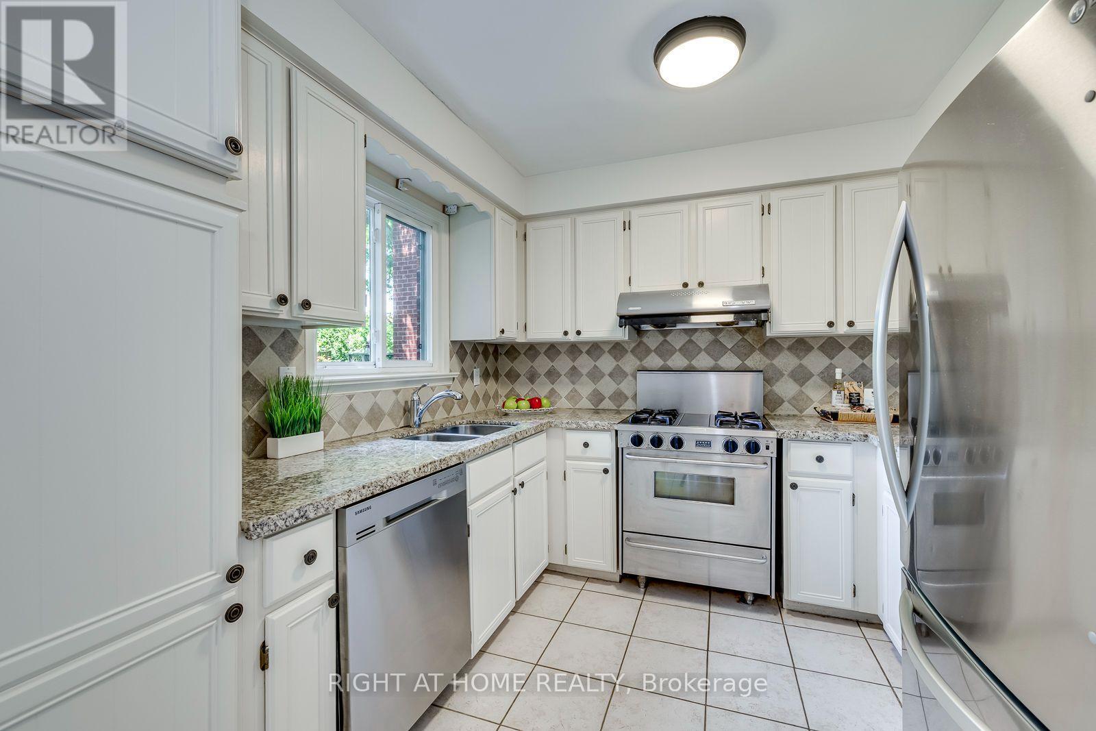 1025 Vanier Drive, Mississauga, ON - Indoor Photo Showing Kitchen With Double Sink