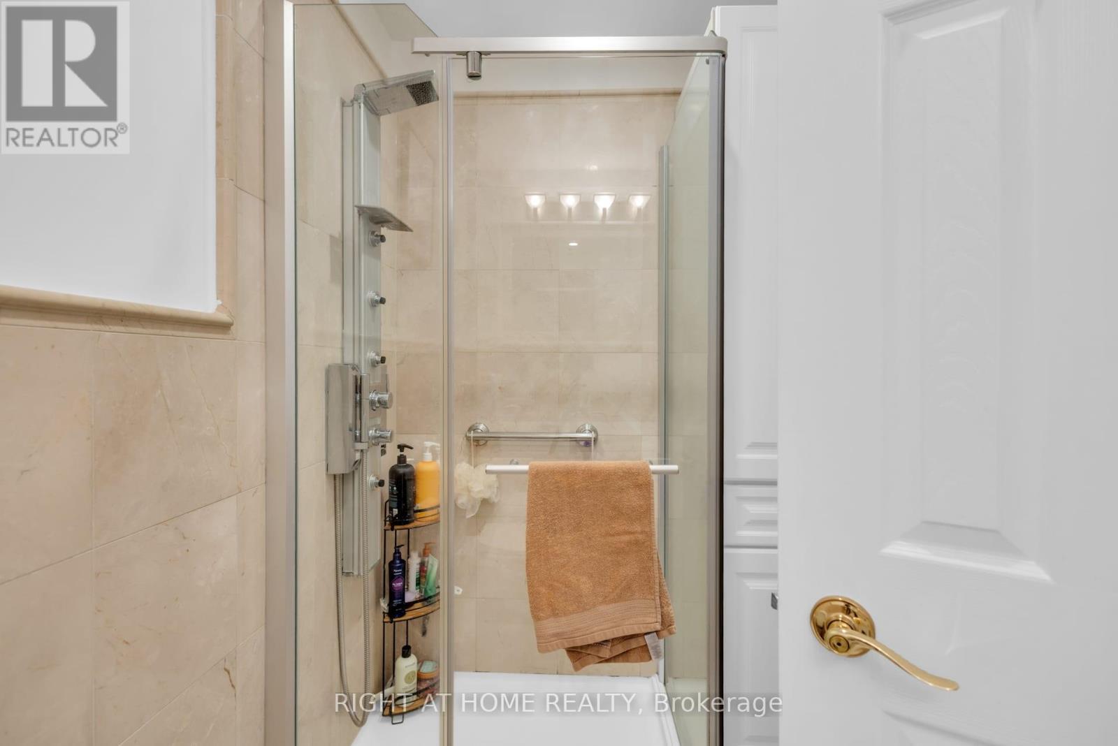 4345 Romfield Crescent, Mississauga, ON - Indoor Photo Showing Bathroom