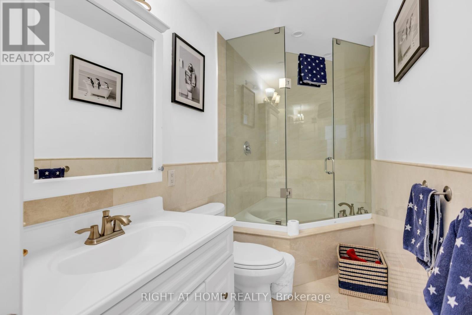 4345 Romfield Crescent, Mississauga, ON - Indoor Photo Showing Bathroom