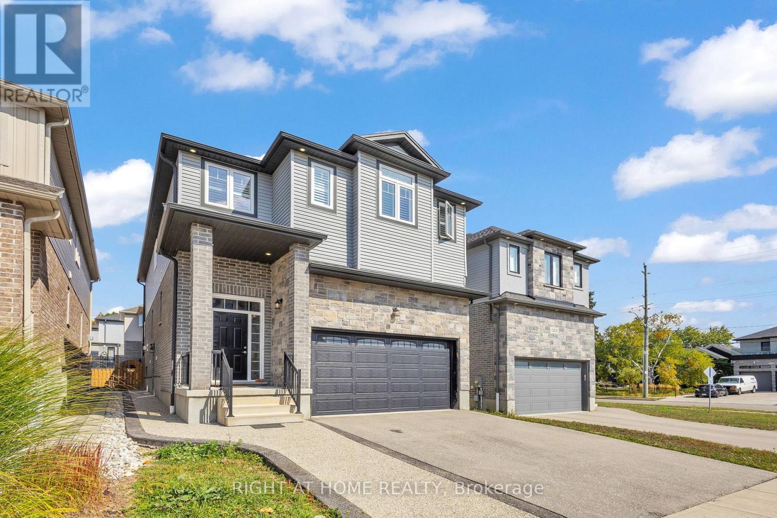 321 Carriage Way, Waterloo, ON - Outdoor With Facade