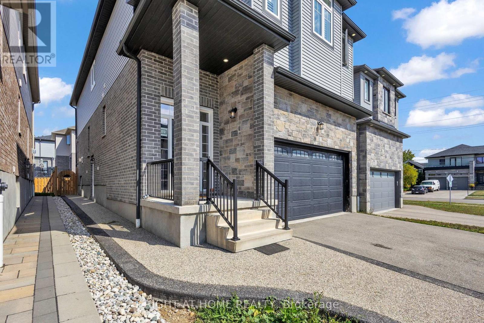 321 Carriage Way, Waterloo, ON - Outdoor