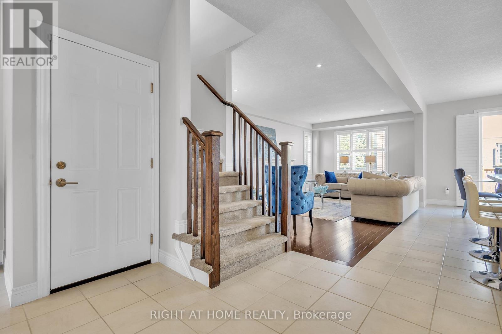 321 Carriage Way, Waterloo, ON - Indoor Photo Showing Other Room