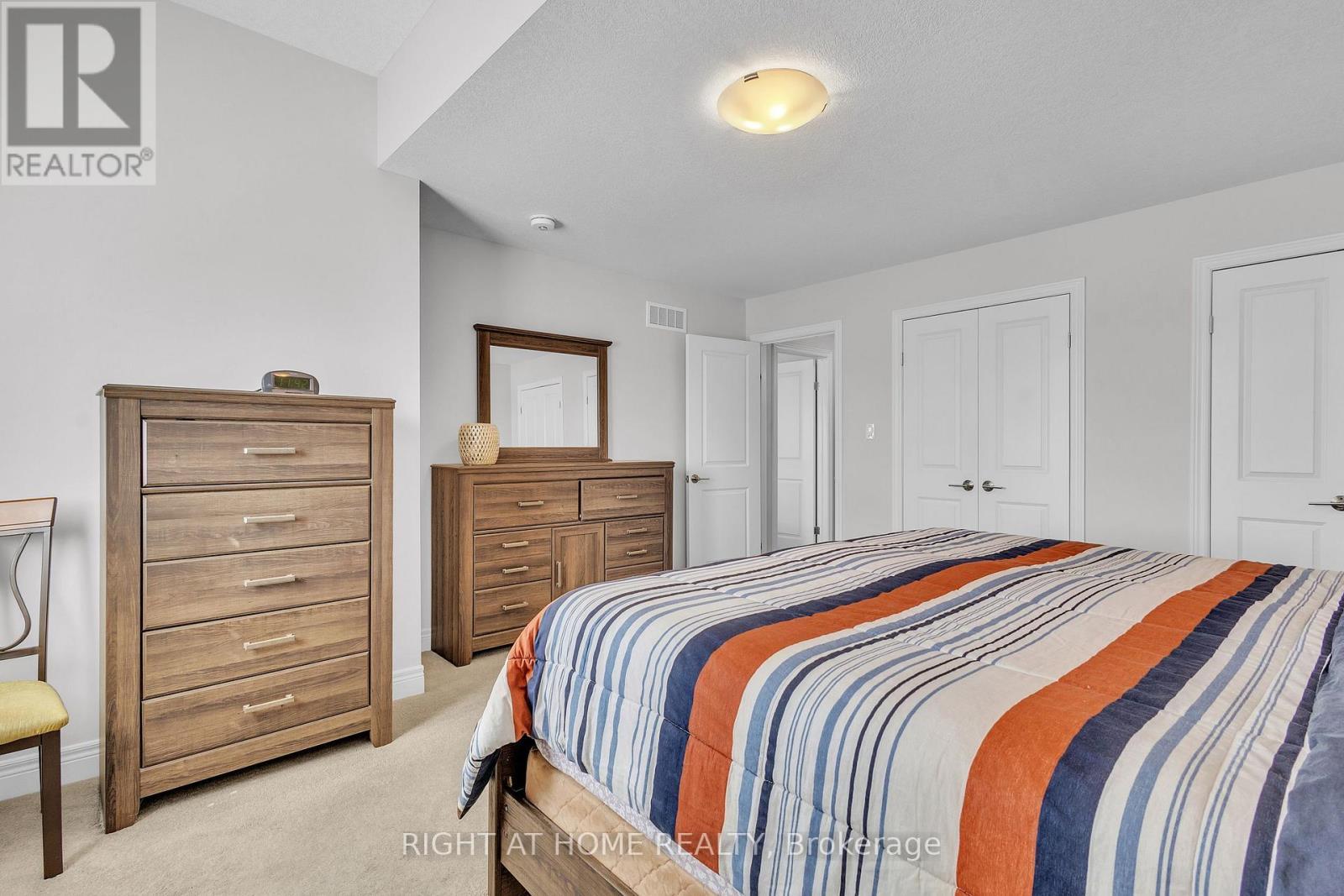 321 Carriage Way, Waterloo, ON - Indoor Photo Showing Bedroom