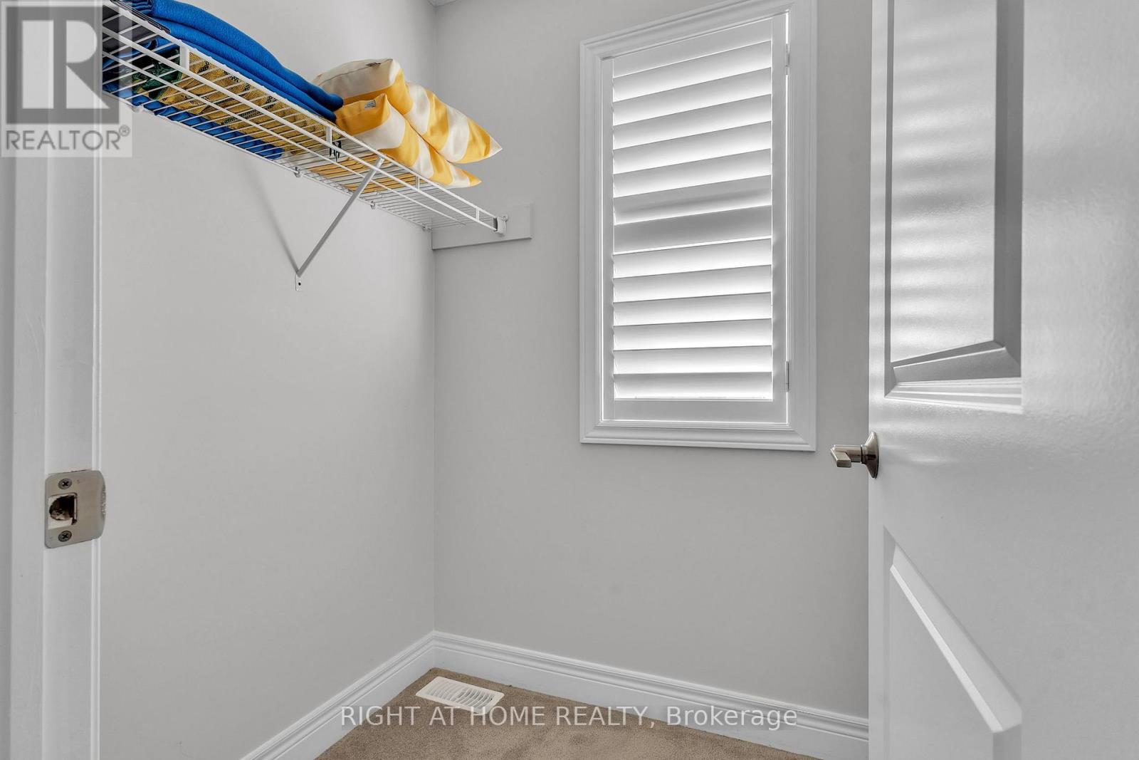 321 Carriage Way, Waterloo, ON - Indoor With Storage