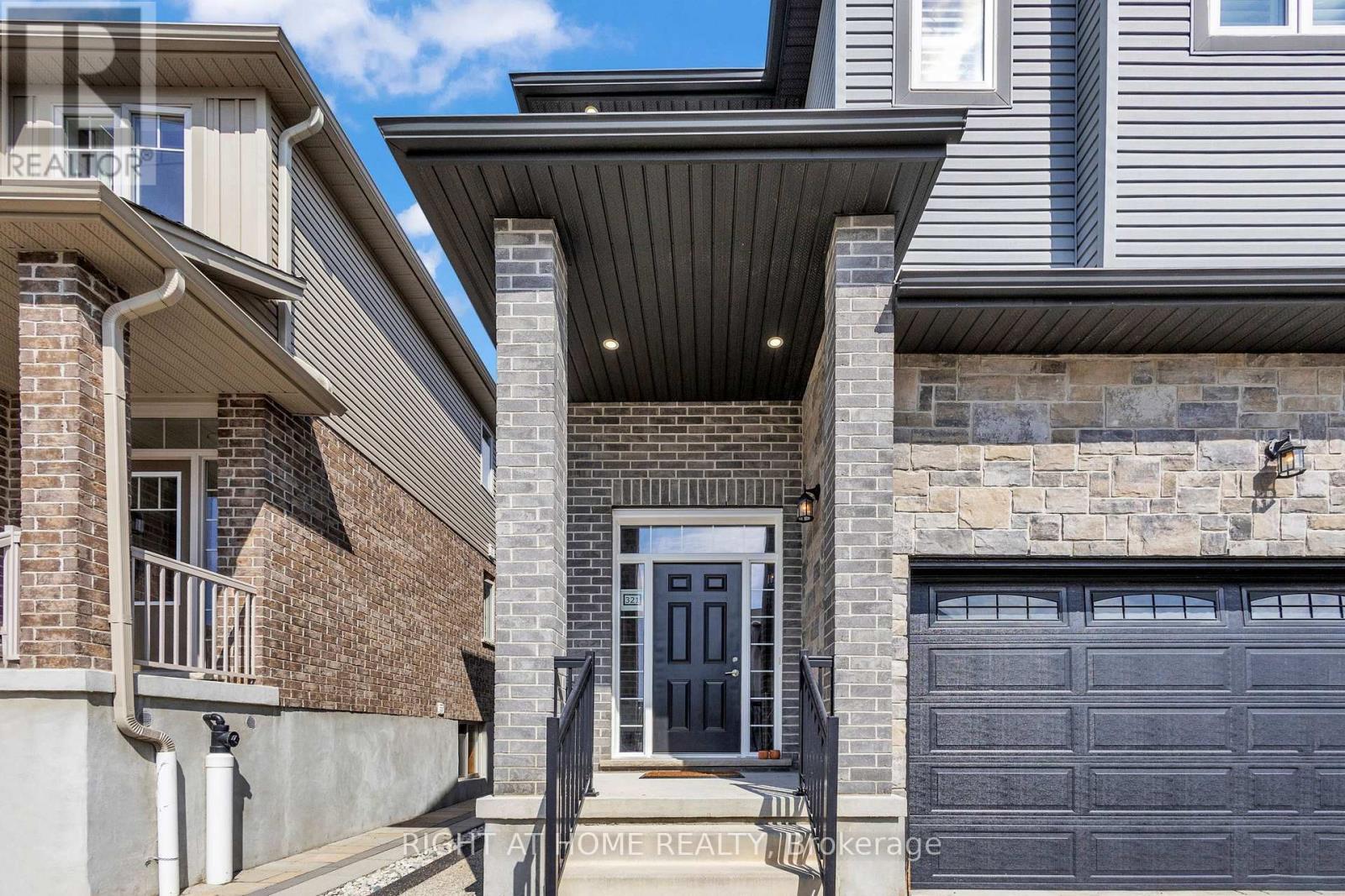 321 Carriage Way, Waterloo, ON - Outdoor