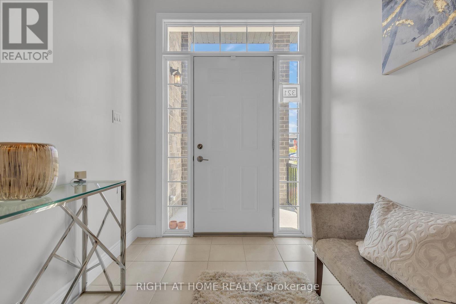 321 Carriage Way, Waterloo, ON - Indoor Photo Showing Other Room