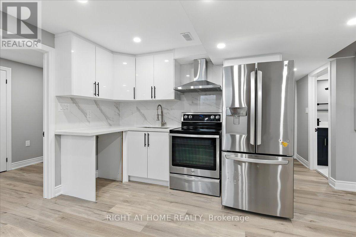 Kitchen - 1 Lorilee Crescent, Kitchener, ON - Indoor Photo Showing Kitchen With Stainless Steel Kitchen