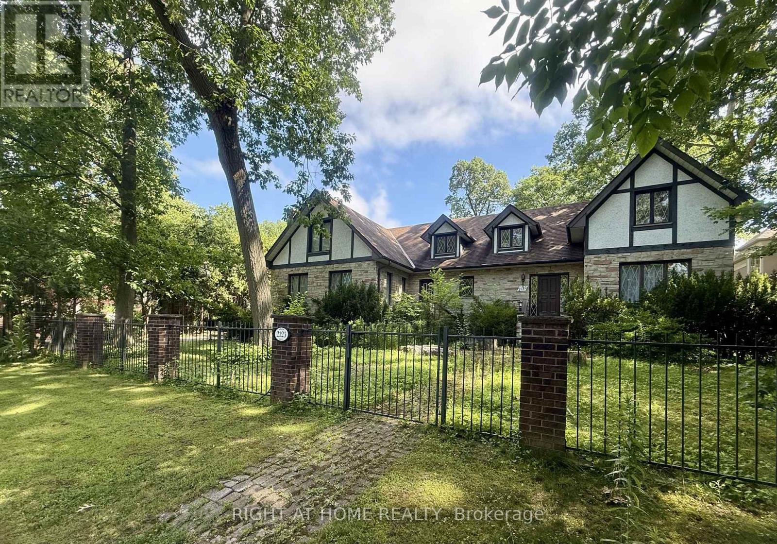2123 Gordon Drive, Mississauga, ON - Outdoor
