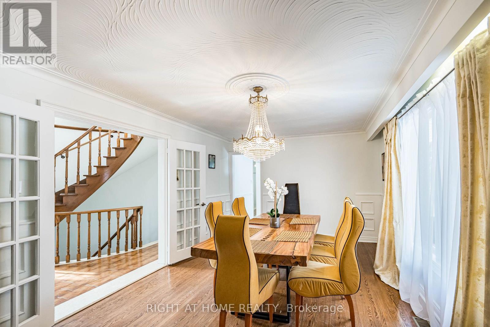2123 Gordon Drive, Mississauga, ON - Indoor Photo Showing Dining Room