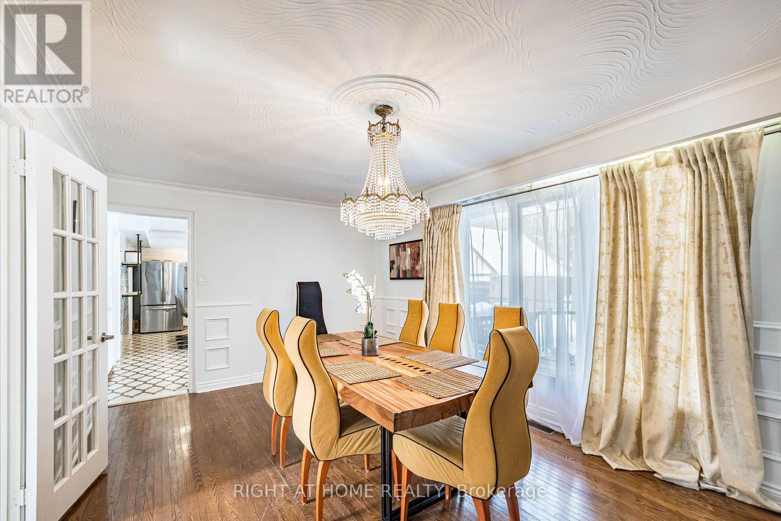 2123 Gordon Drive, Mississauga, ON - Indoor Photo Showing Dining Room
