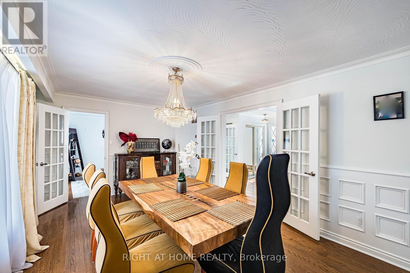 2123 Gordon Drive, Mississauga, ON - Indoor Photo Showing Dining Room