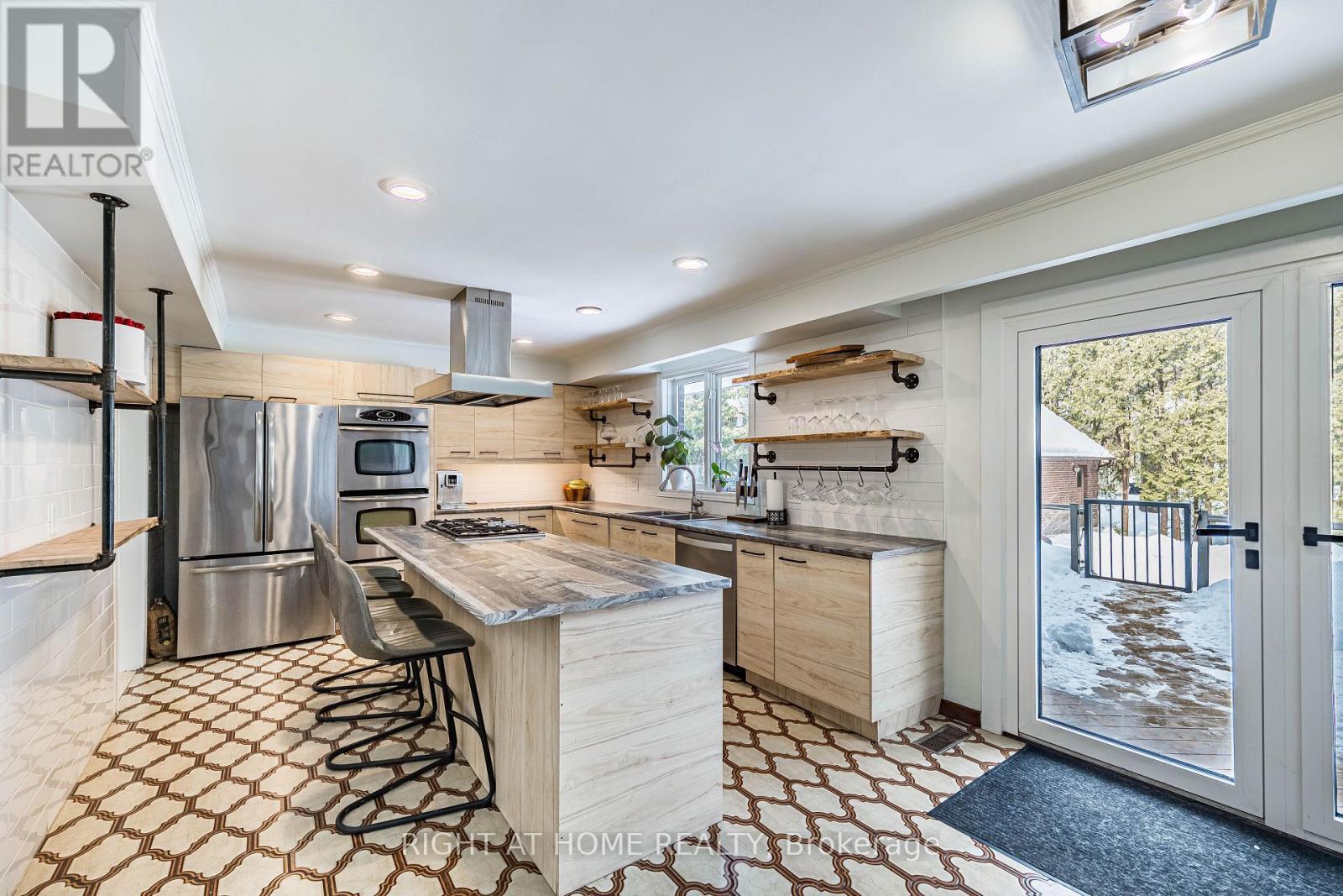 2123 Gordon Drive, Mississauga, ON - Indoor Photo Showing Kitchen