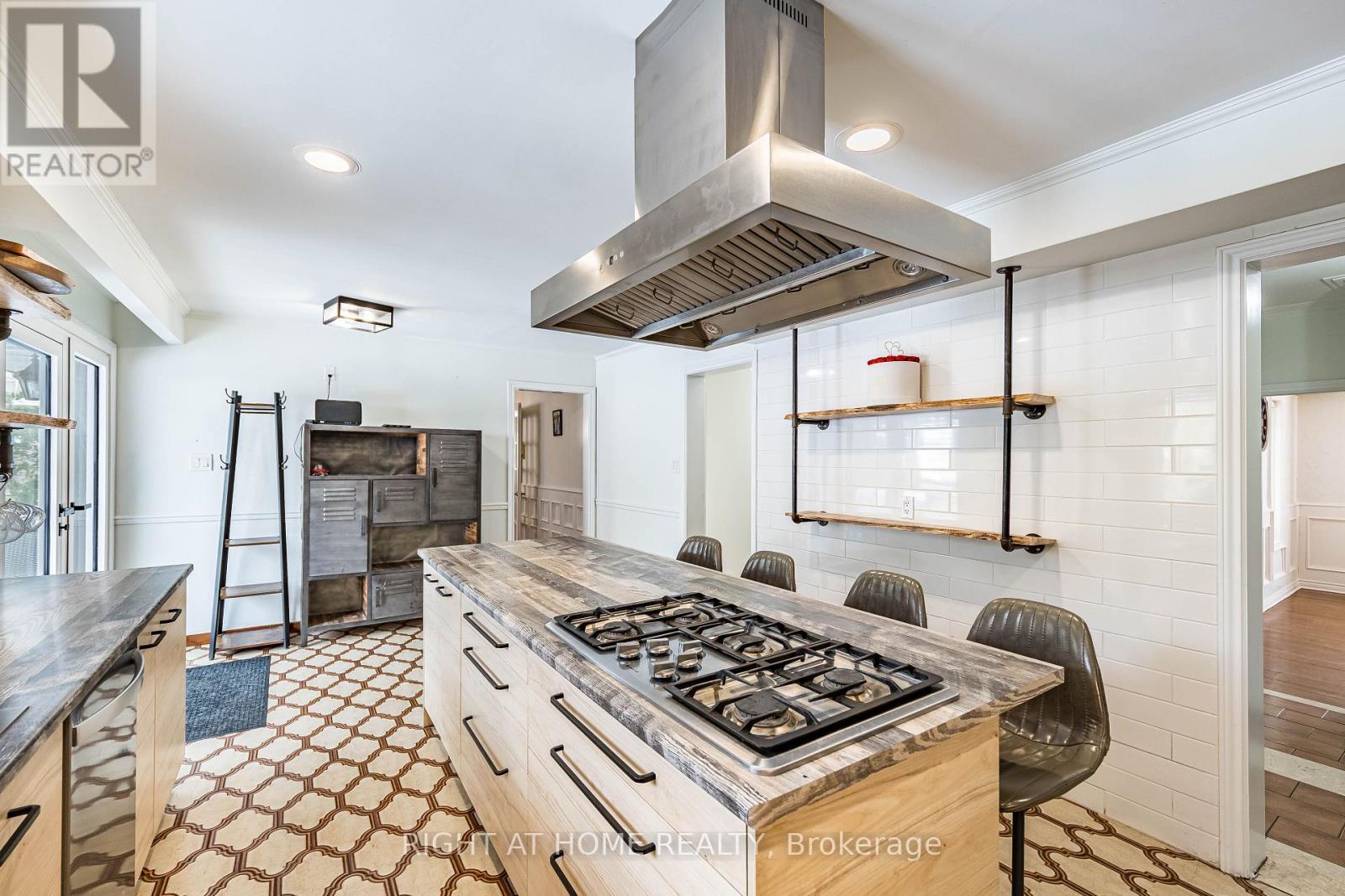 2123 Gordon Drive, Mississauga, ON - Indoor Photo Showing Kitchen