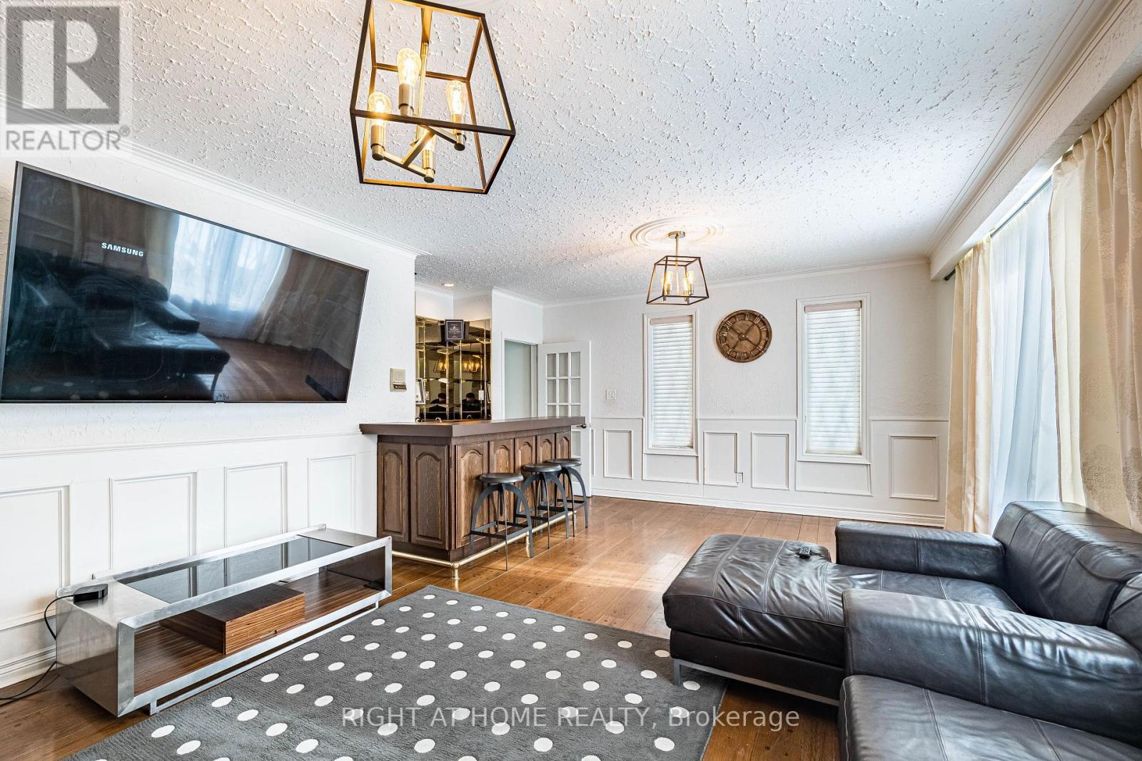 2123 Gordon Drive, Mississauga, ON - Indoor Photo Showing Living Room