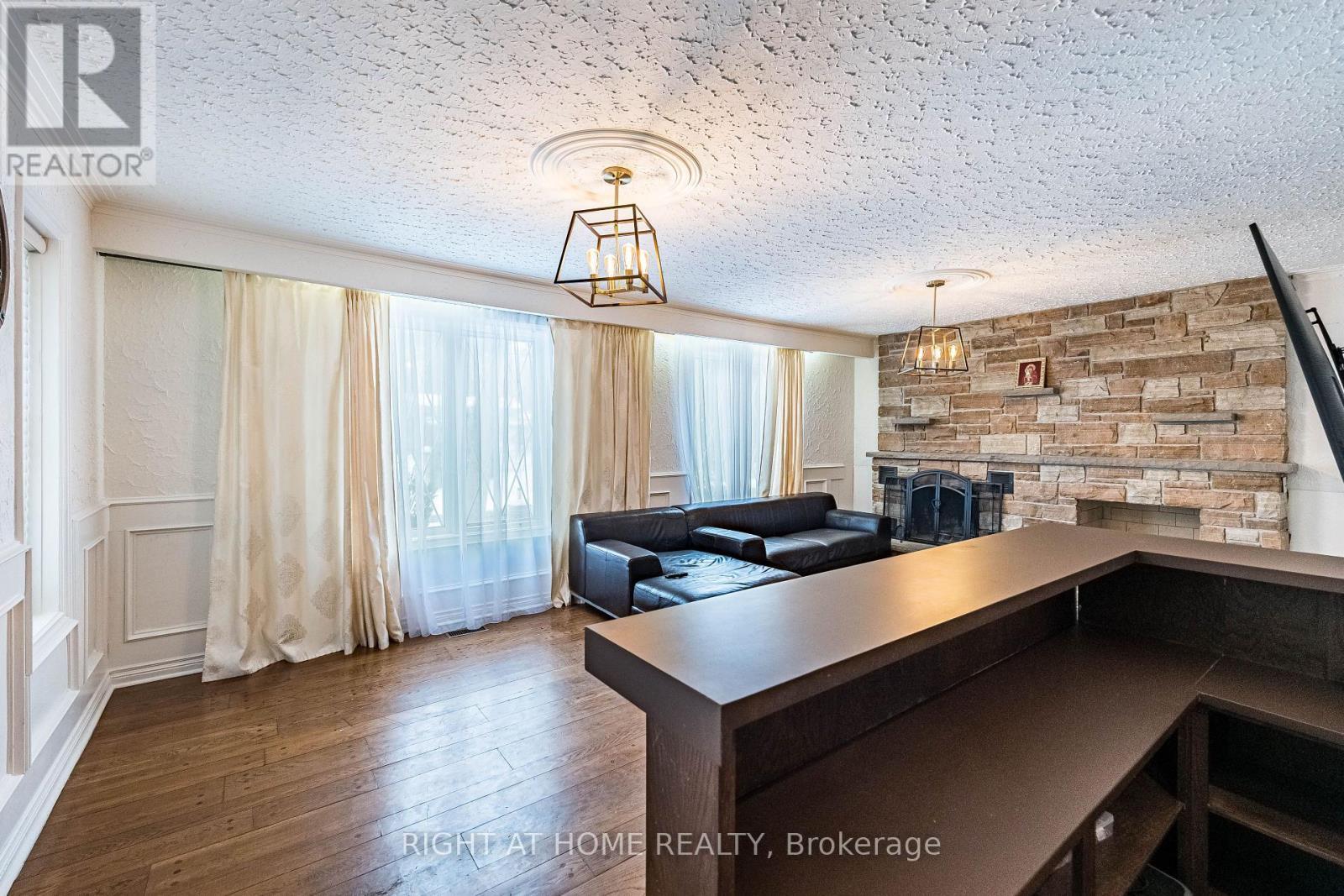 2123 Gordon Drive, Mississauga, ON - Indoor With Fireplace
