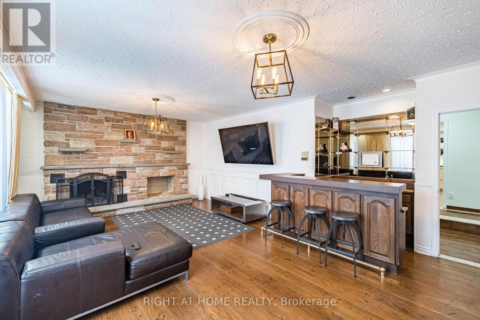 2123 Gordon Drive, Mississauga, ON - Indoor Photo Showing Living Room With Fireplace