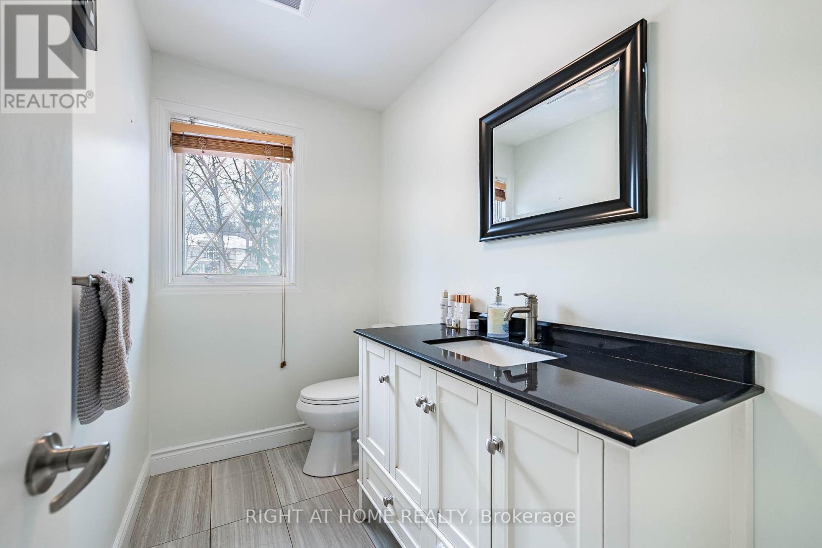 2123 Gordon Drive, Mississauga, ON - Indoor Photo Showing Bathroom
