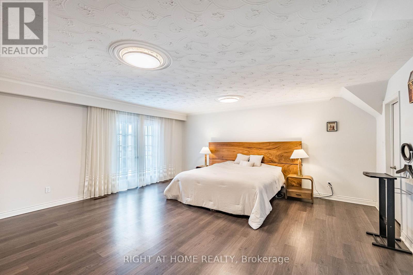 2123 Gordon Drive, Mississauga, ON - Indoor Photo Showing Bedroom