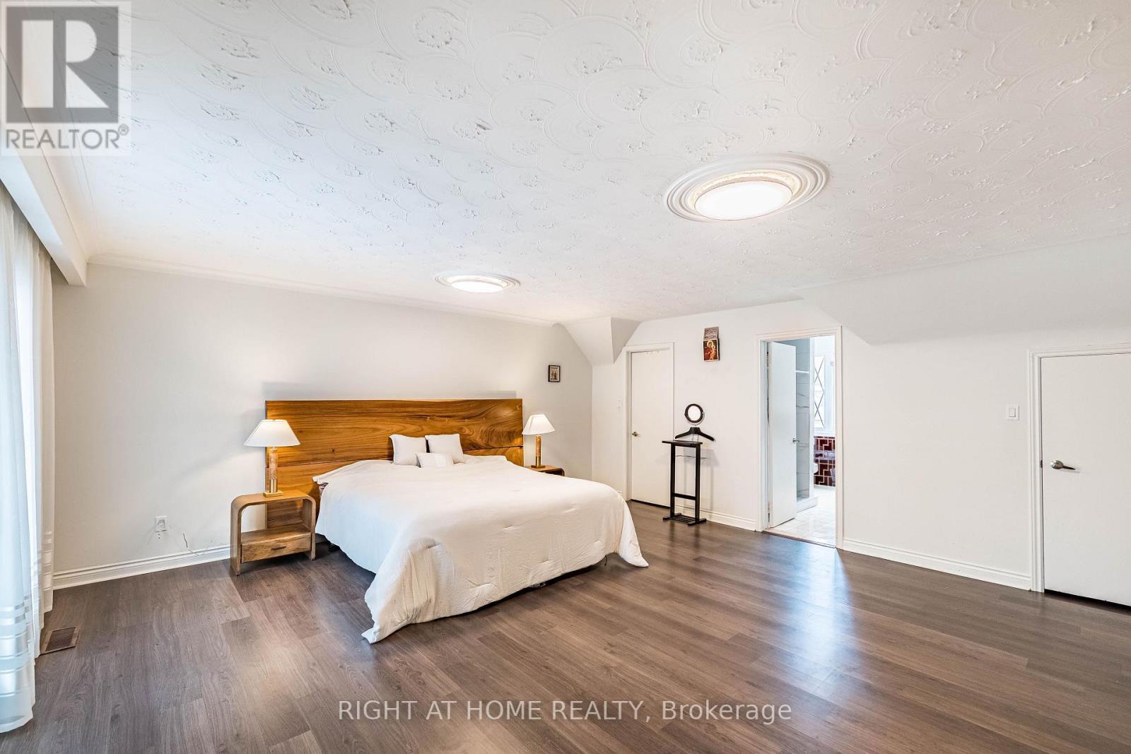 2123 Gordon Drive, Mississauga, ON - Indoor Photo Showing Bedroom