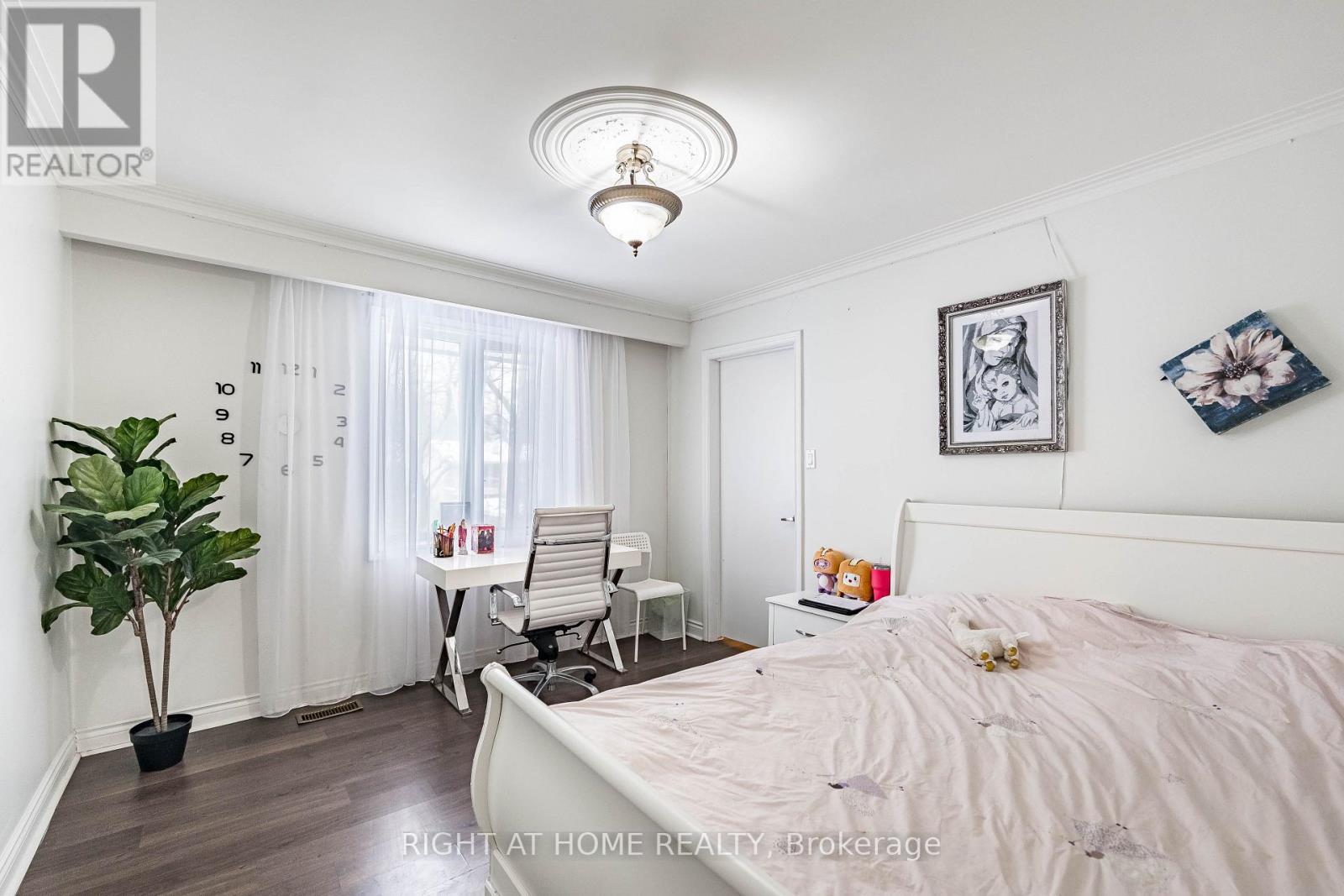 2123 Gordon Drive, Mississauga, ON - Indoor Photo Showing Bedroom