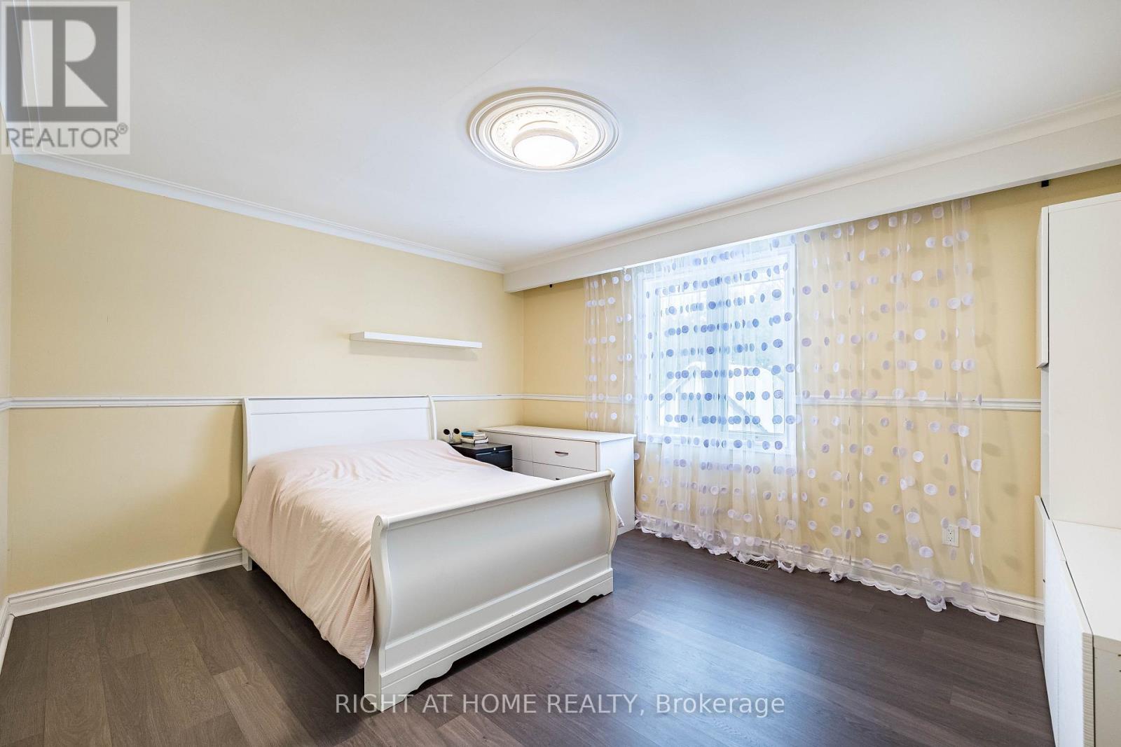 2123 Gordon Drive, Mississauga, ON - Indoor Photo Showing Bedroom