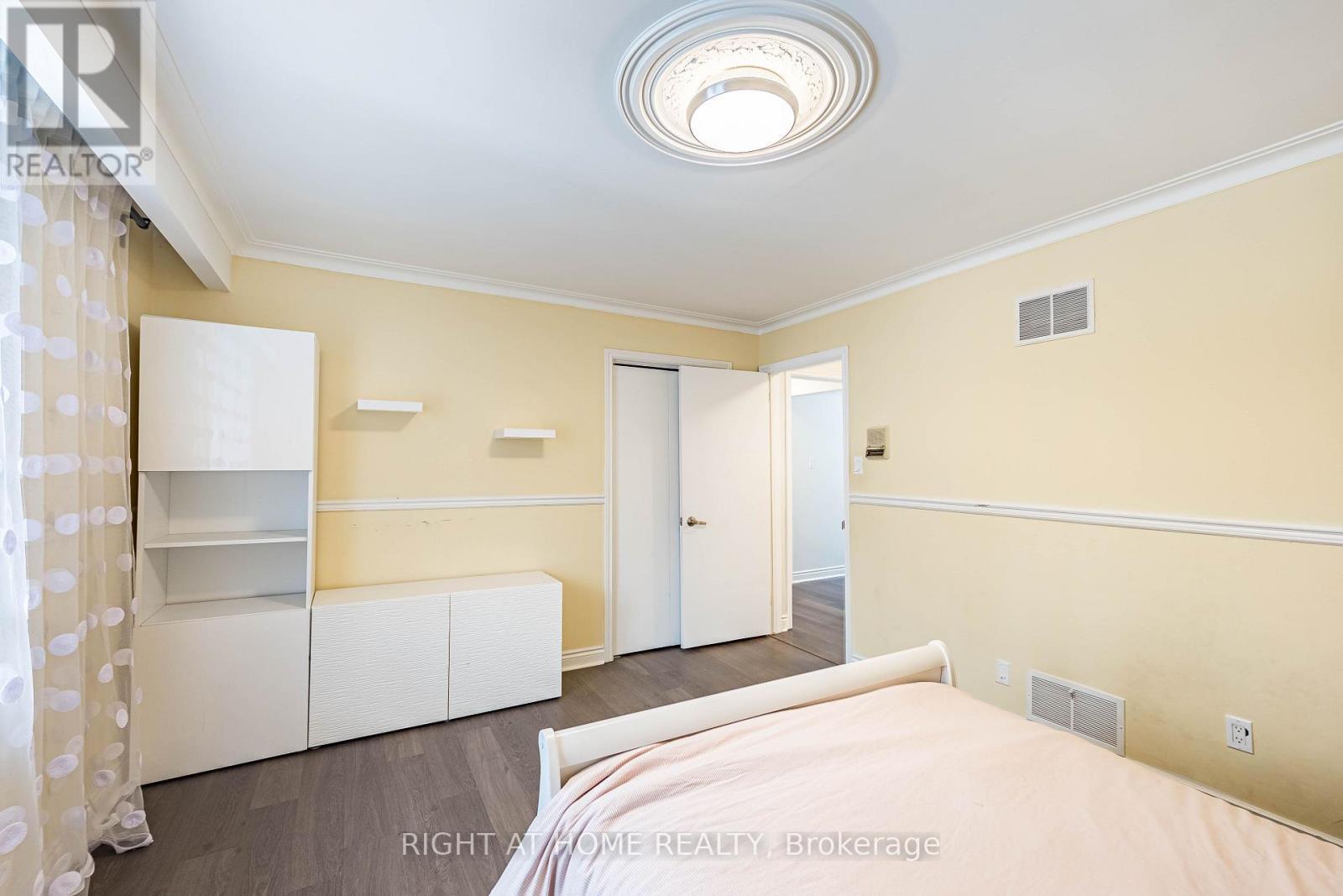2123 Gordon Drive, Mississauga, ON - Indoor Photo Showing Bedroom