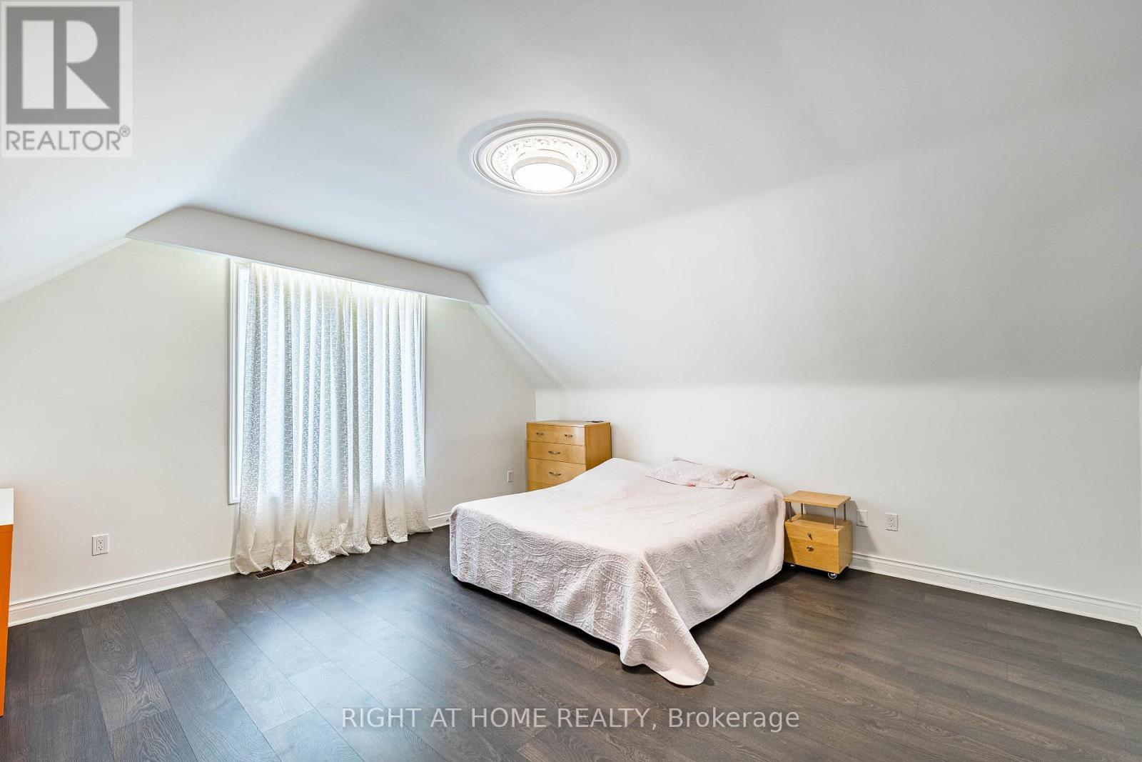 2123 Gordon Drive, Mississauga, ON - Indoor Photo Showing Bedroom