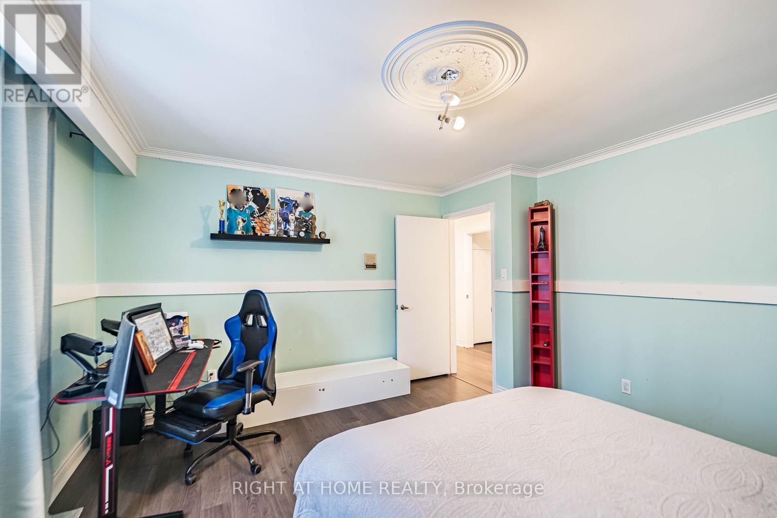 2123 Gordon Drive, Mississauga, ON - Indoor Photo Showing Bedroom