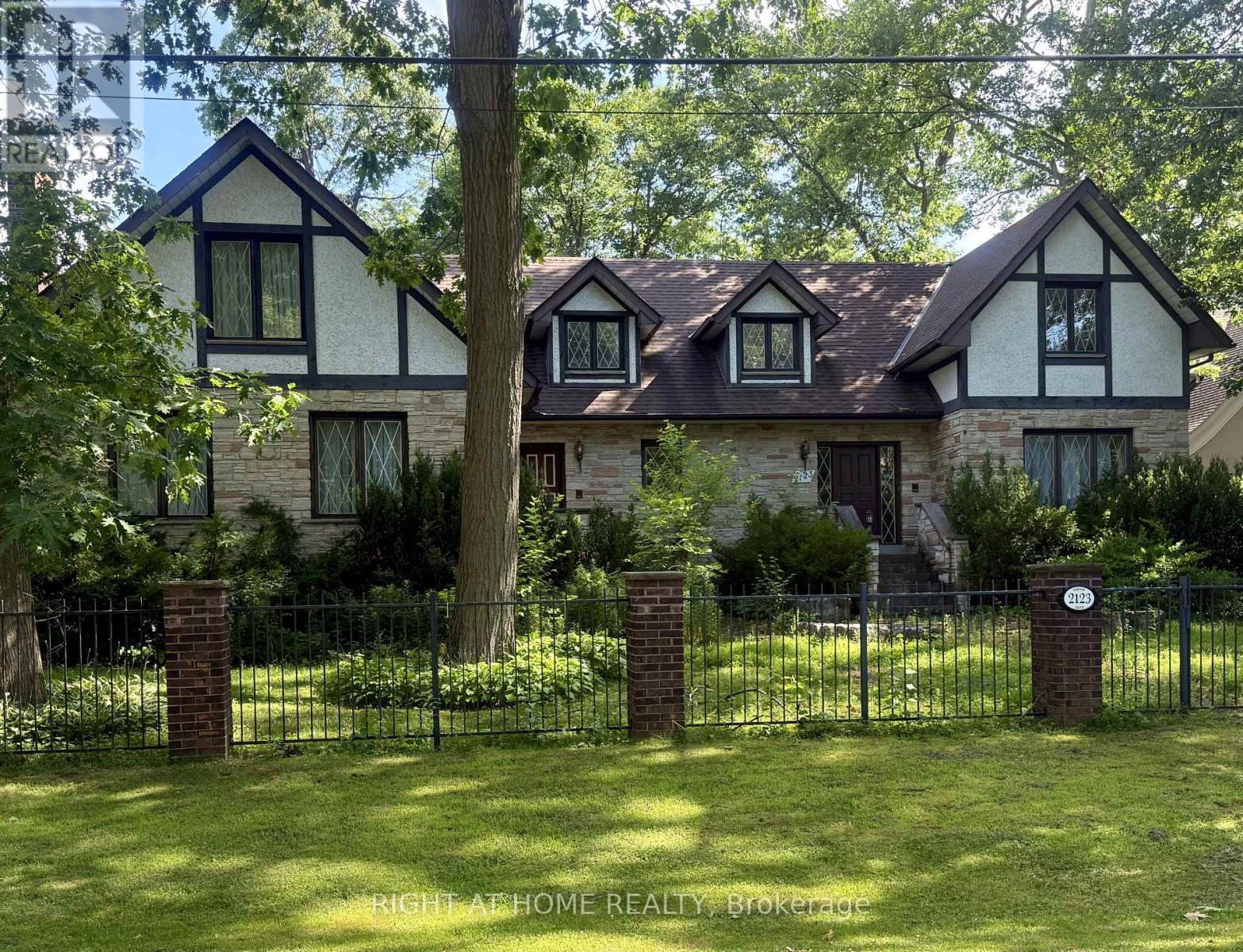 2123 Gordon Drive, Mississauga, ON - Outdoor With Facade
