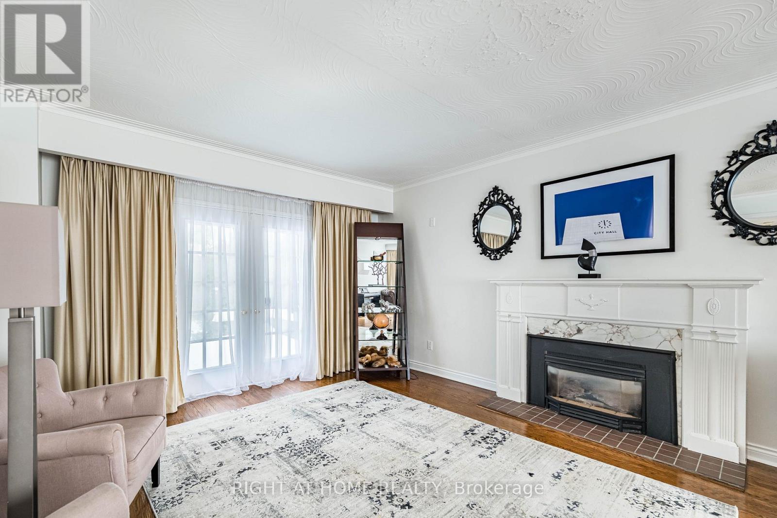 2123 Gordon Drive, Mississauga, ON - Indoor Photo Showing Living Room With Fireplace