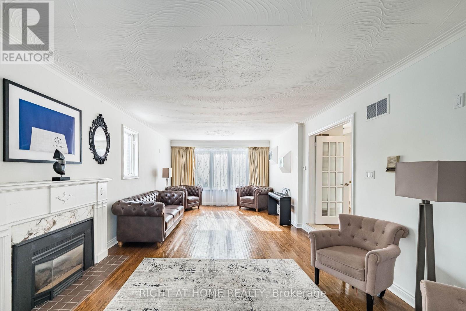 2123 Gordon Drive, Mississauga, ON - Indoor Photo Showing Living Room With Fireplace