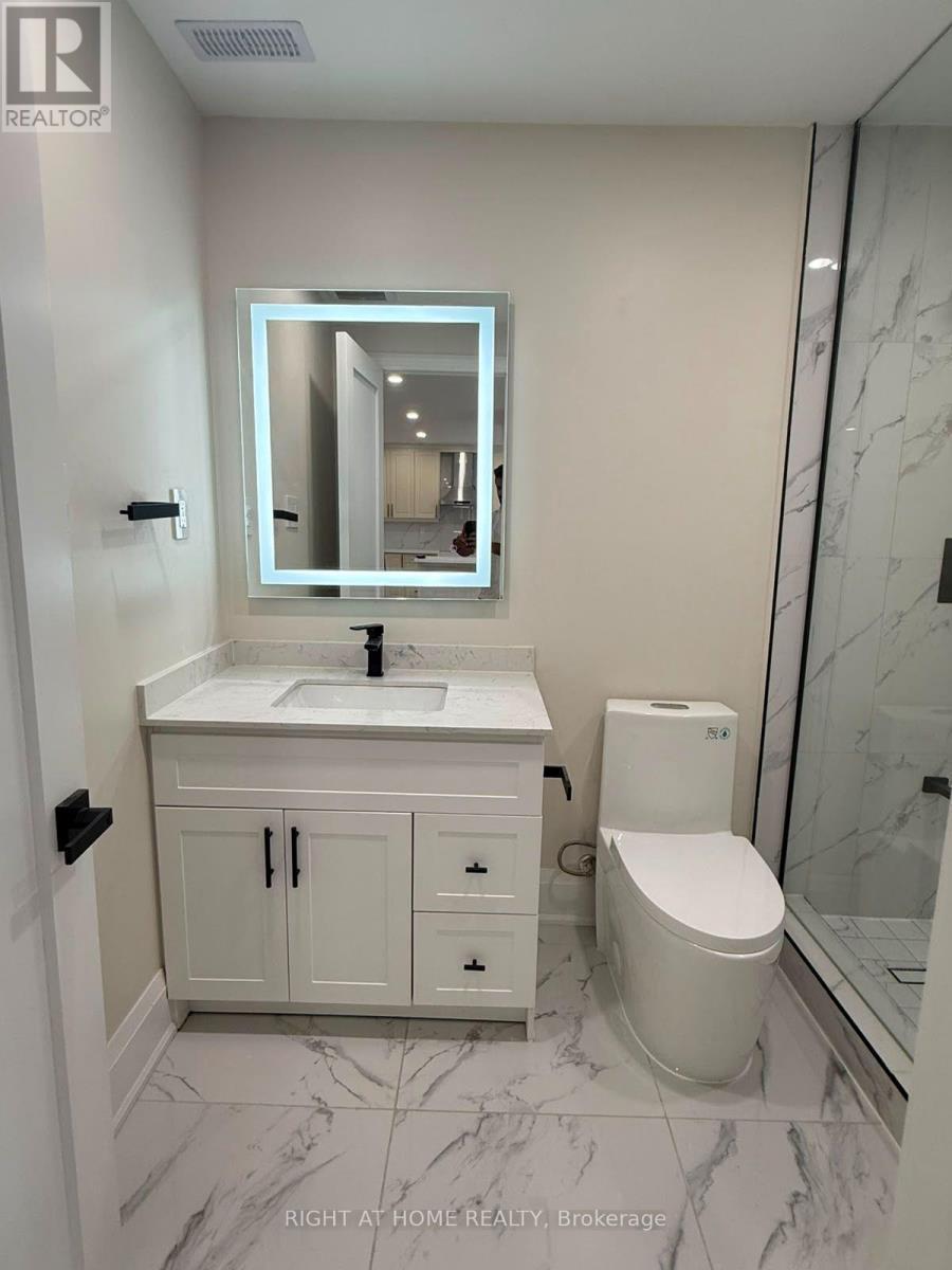 B - 2 Chesney Crescent, Vaughan, ON - Indoor Photo Showing Bathroom