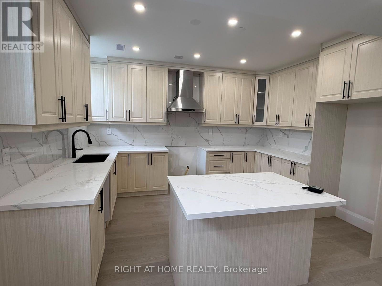 B - 2 Chesney Crescent, Vaughan, ON - Indoor Photo Showing Kitchen