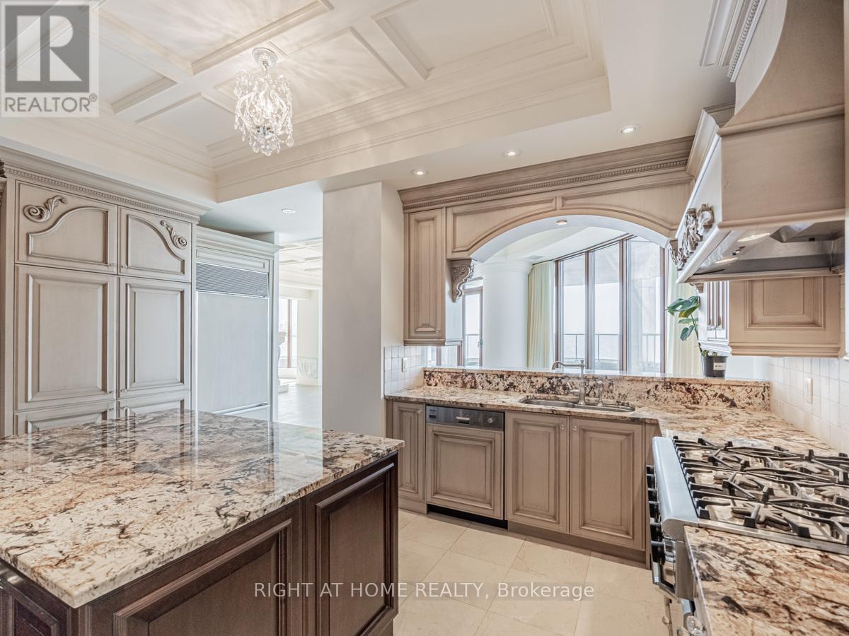 Lph19 - 2095 Lake Shore Boulevard W, Toronto, ON - Indoor Photo Showing Kitchen