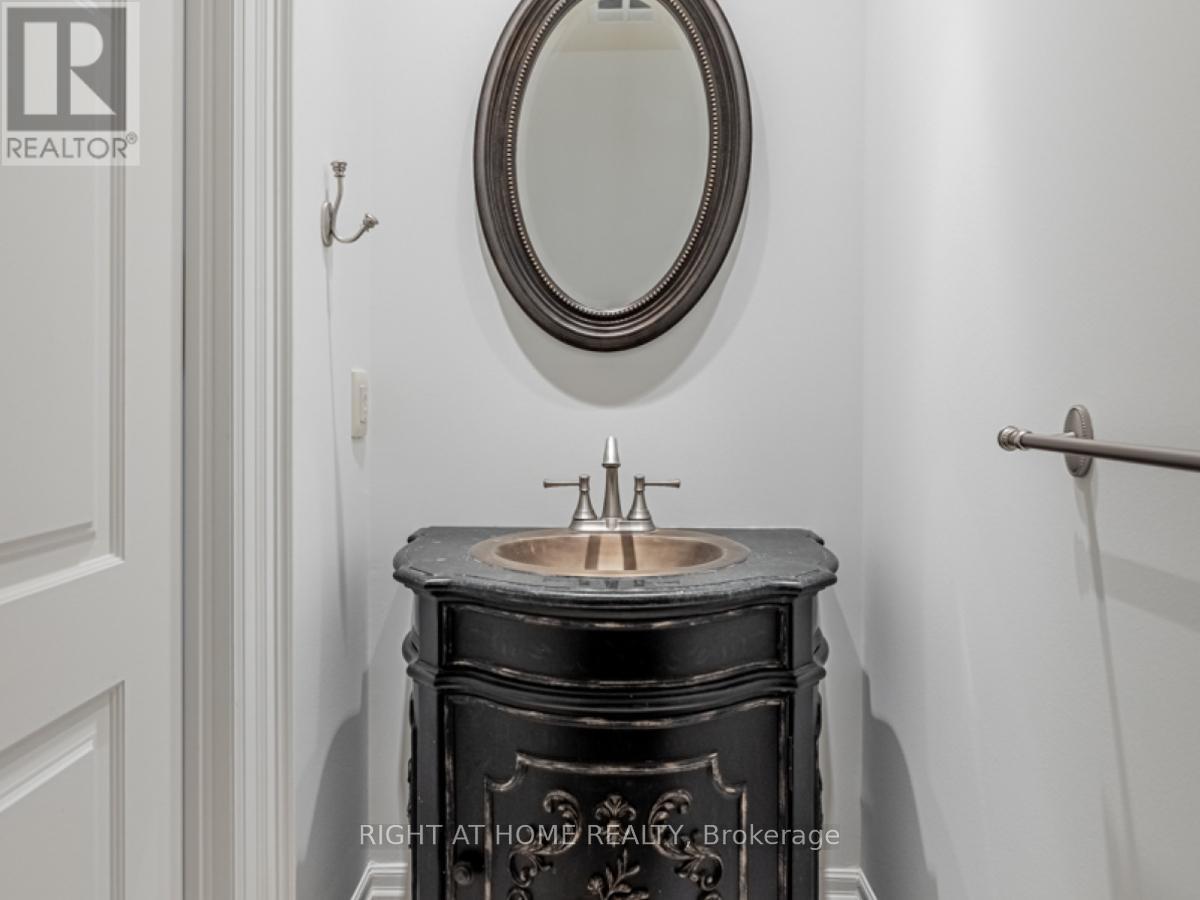 Lph19 - 2095 Lake Shore Boulevard W, Toronto, ON - Indoor Photo Showing Bathroom