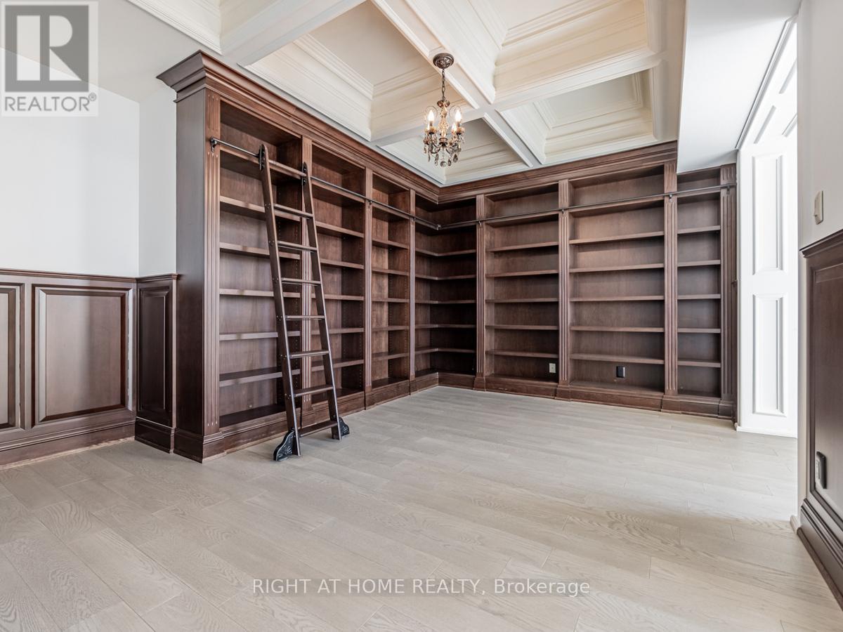 Lph19 - 2095 Lake Shore Boulevard W, Toronto, ON - Indoor