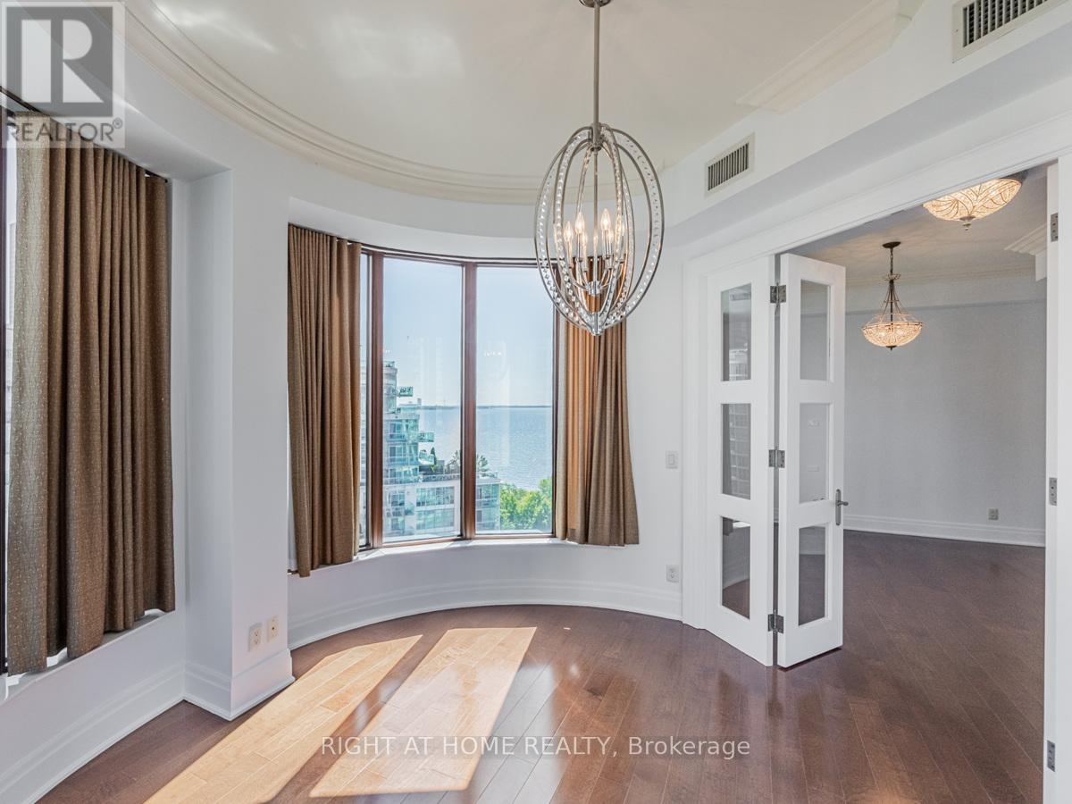 Lph19 - 2095 Lake Shore Boulevard W, Toronto, ON - Indoor Photo Showing Other Room