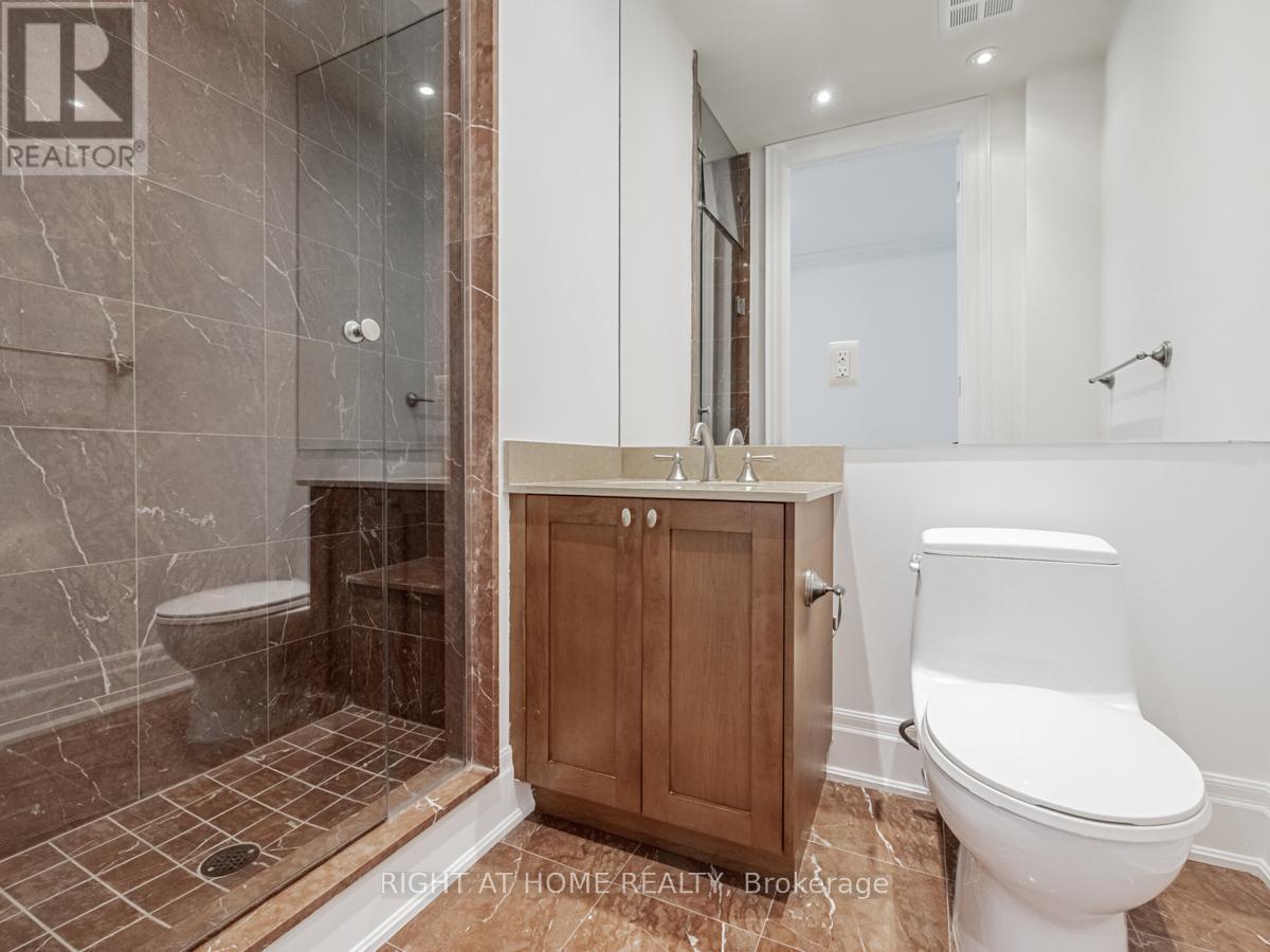 Lph19 - 2095 Lake Shore Boulevard W, Toronto, ON - Indoor Photo Showing Bathroom