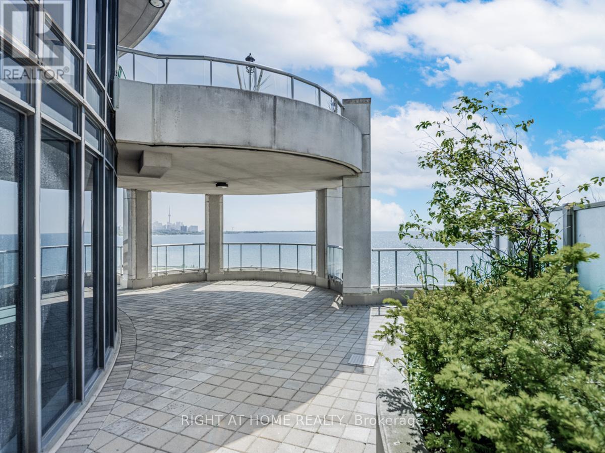 Lph19 - 2095 Lake Shore Boulevard W, Toronto, ON - Outdoor