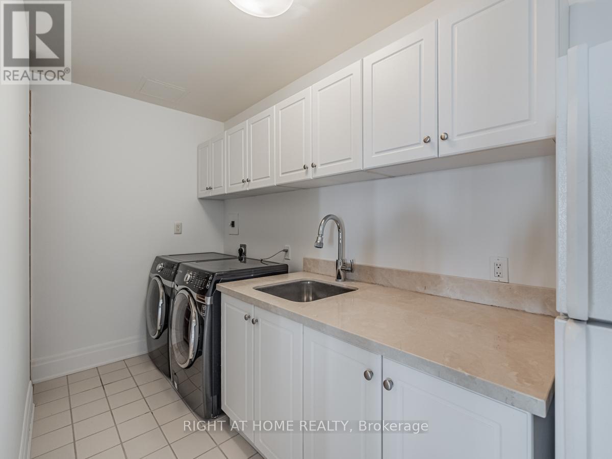 Lph19 - 2095 Lake Shore Boulevard W, Toronto, ON - Indoor Photo Showing Laundry Room