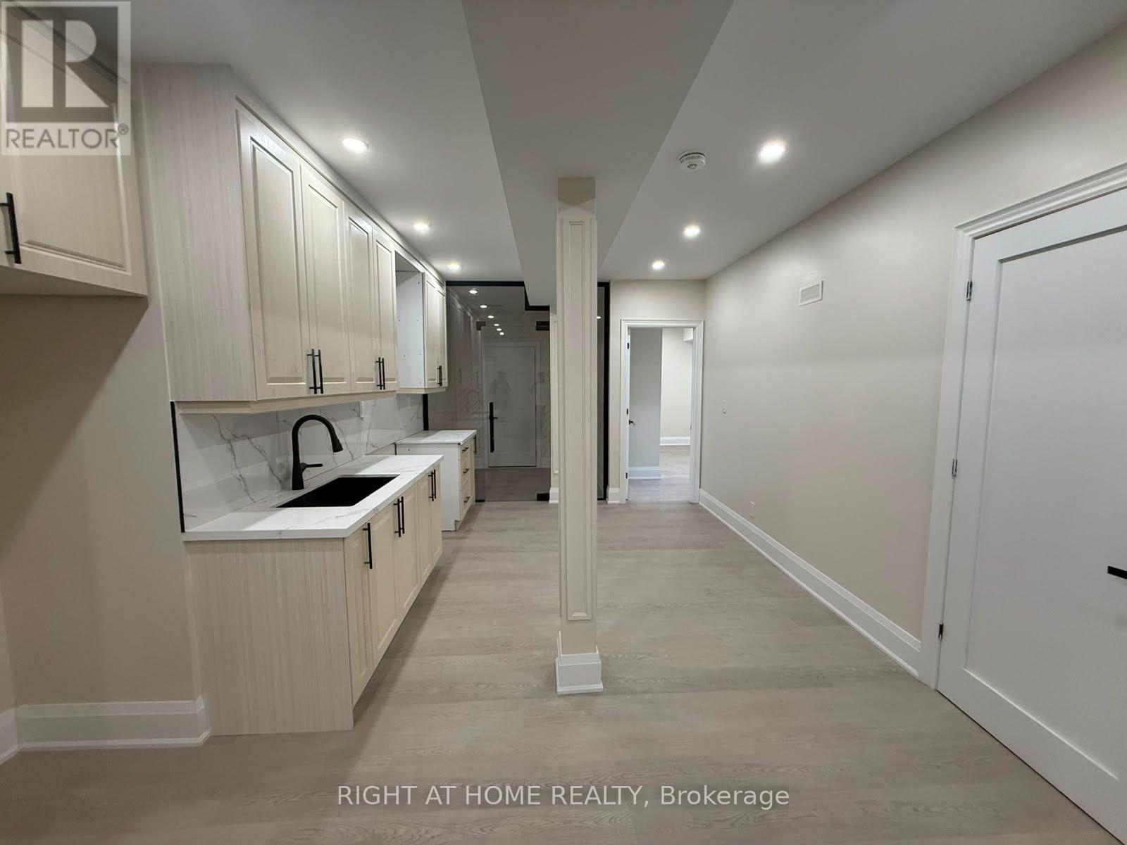 A - 2 Chesney Crescent, Vaughan, ON - Indoor Photo Showing Other Room