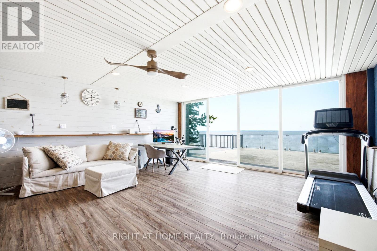 25260 Maple Beach Road, Brock, ON - Indoor